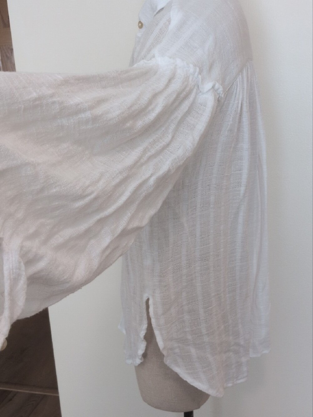 Free People Med White Lightweight Button-Down Gauze Shirt - Picture 3 of 6